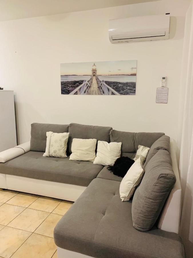 Ivana Apartment With Terrace נובליה מראה חיצוני תמונה