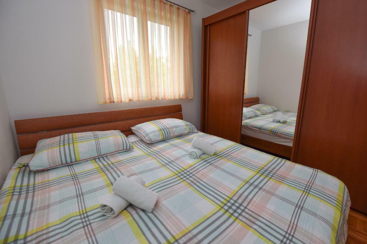 Ivana Apartment With Terrace נובליה מראה חיצוני תמונה