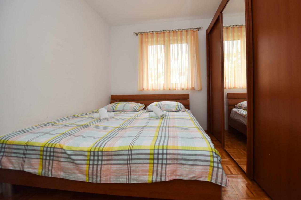 Ivana Apartment With Terrace נובליה מראה חיצוני תמונה